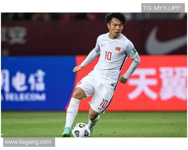 足球巨星意外重伤赛季报销引发球迷热议与球队未来担忧